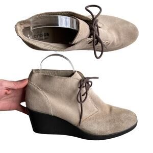 Crocs Leigh Suede Wedge Bootie Shootie Tan Beige Lace Up Shoe Womens 9.5